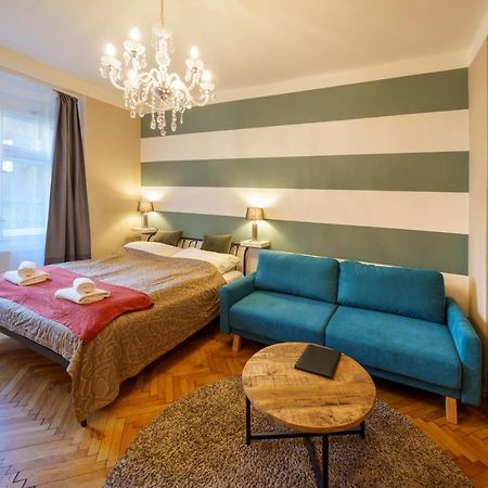 Dlouha Apartment With Balcony Prag Eksteriør billede