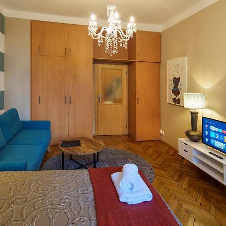 Dlouha Apartment With Balcony Prag Eksteriør billede