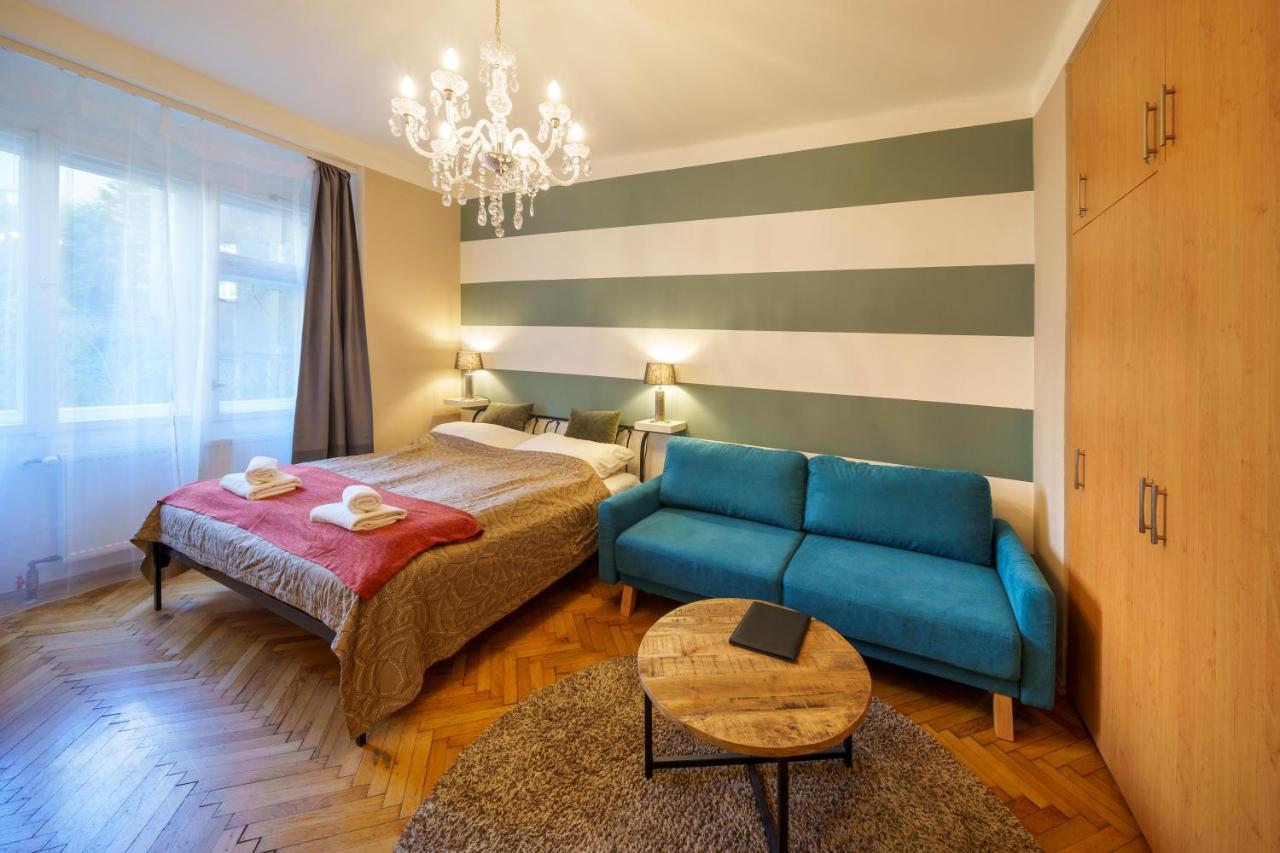 Dlouha Apartment With Balcony Prag Eksteriør billede