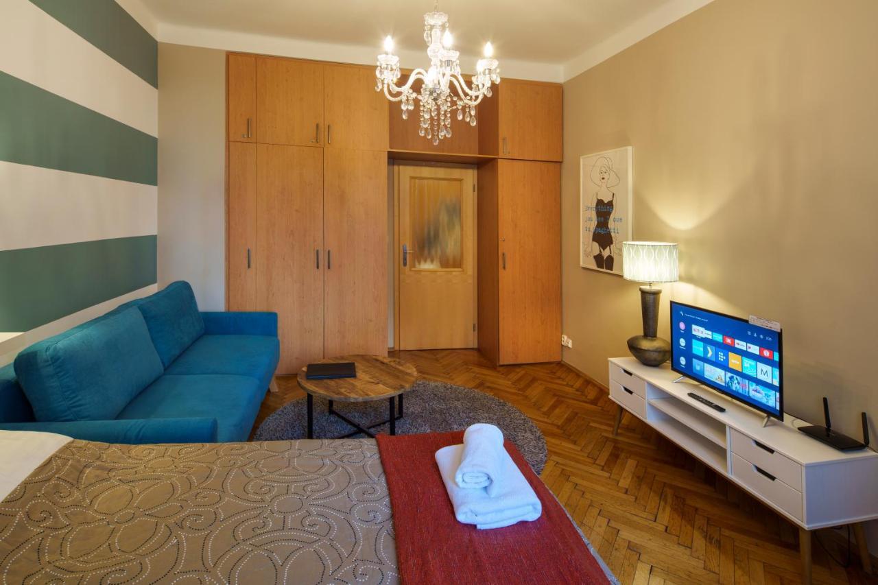 Dlouha Apartment With Balcony Prag Eksteriør billede