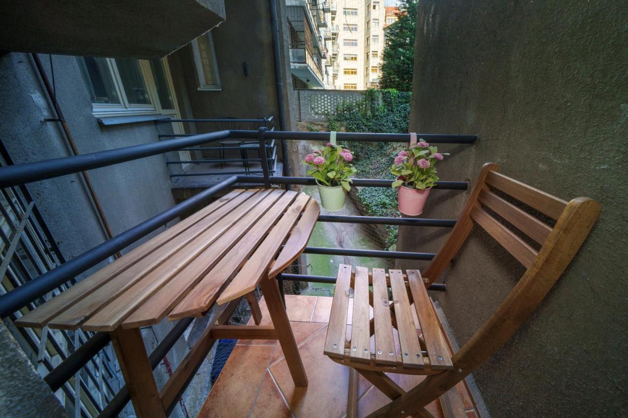 Dlouha Apartment With Balcony Prag Eksteriør billede