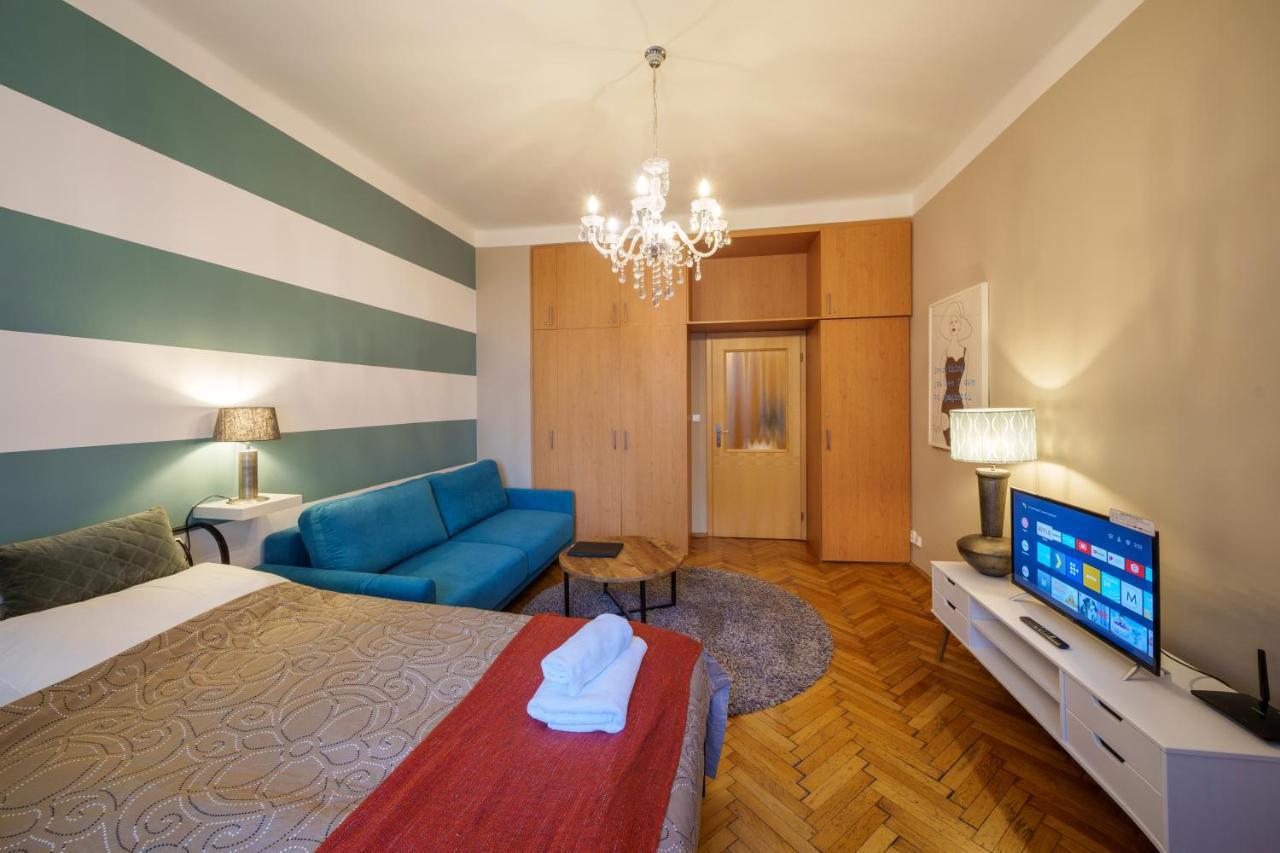 Dlouha Apartment With Balcony Prag Eksteriør billede